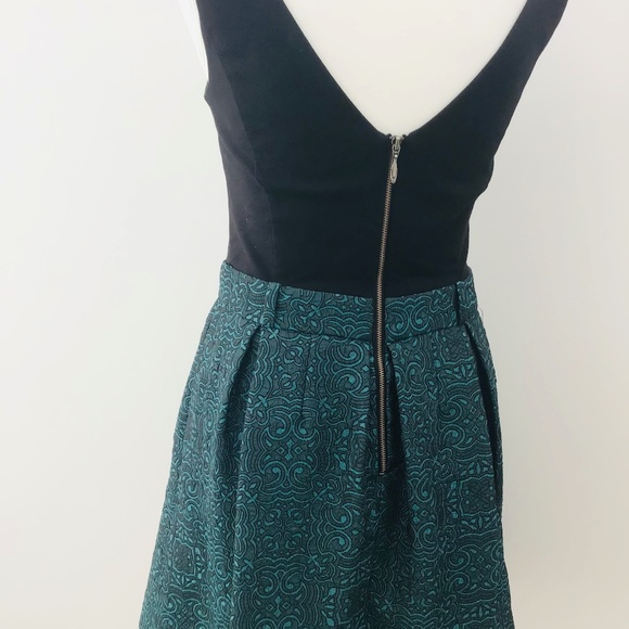 FOREVER NEW size 10  mini dress with black top and green brocade skirt - Picture 11 of 13